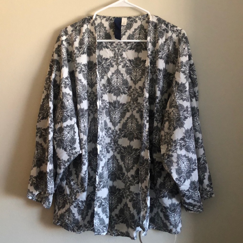 Black and white kimono